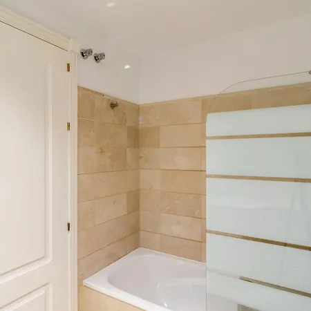 La Vie En Rose - Sea Views Flat